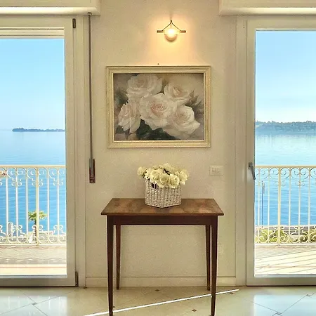 D1mora Riva Serena - On The Gardone Promenade Διαμέρισμα Gardone Riviera