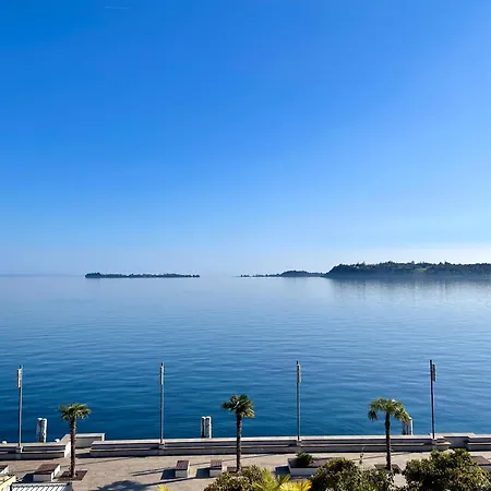 D1mora Riva Serena - On The Gardone Promenade Διαμέρισμα *